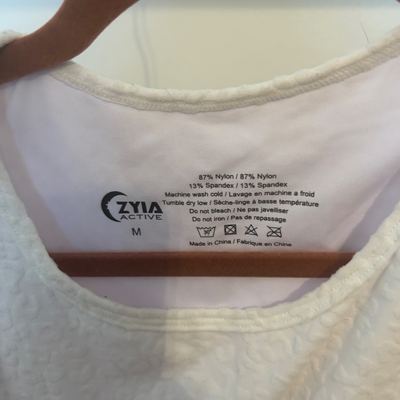 MEDIUM WHITE LEOPARD PRINTED ZYIA CROP TOP - Picture 2 of 3